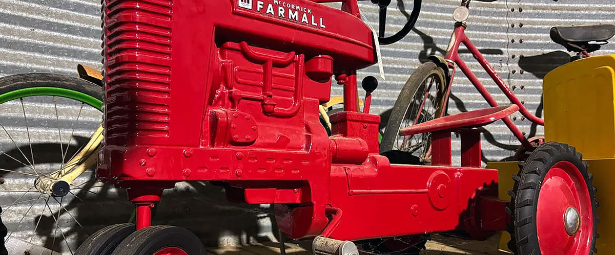 Raro Trattore a Pedali del 1954 Scoperto in una Collezione Privata in Georgia